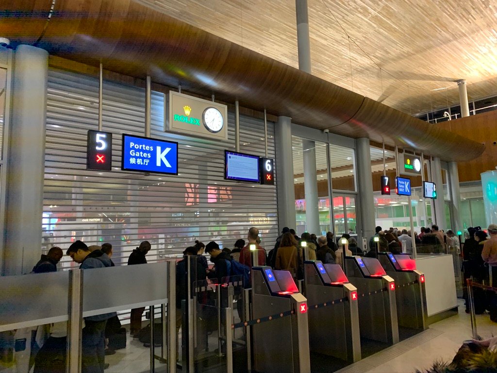 Paris airport gates, an elaborate ruse